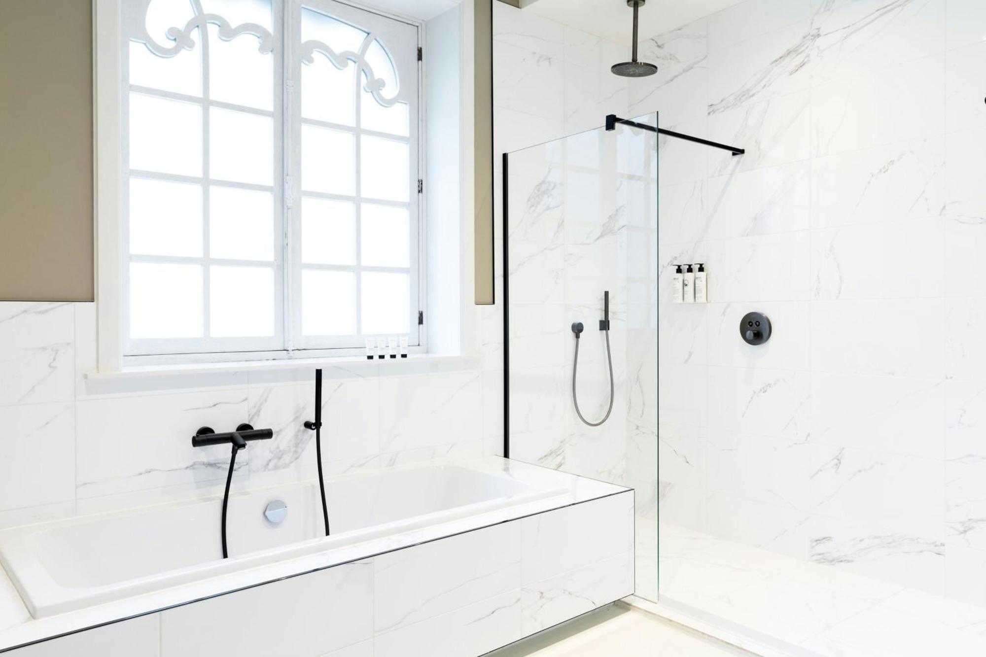 Hotel Sapphire House Antwerp, Autograph Collection By Marriott Exterior foto A shower bath
